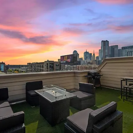Farmers Market 3 Bd Townhome W Rooftop Terrace